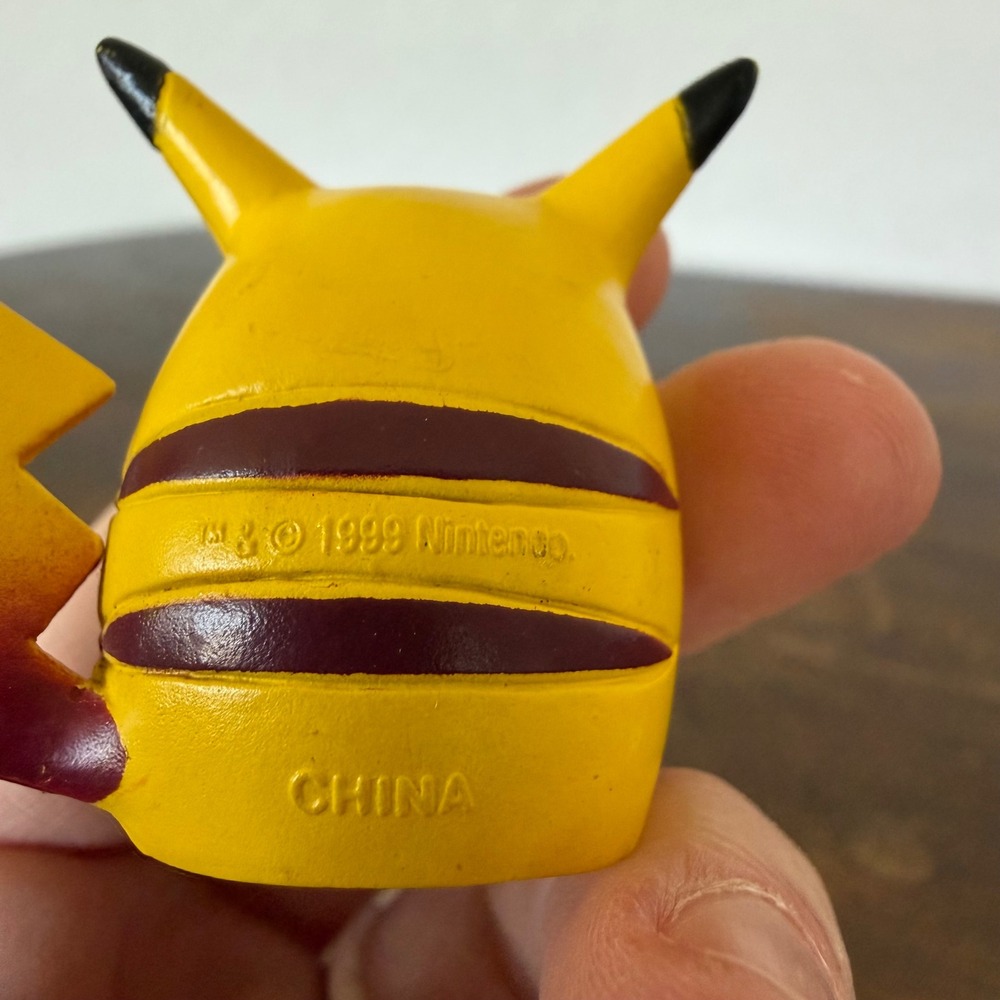 Pikachu Mini Action Figure Vinyl PVC Pencil Topper Pokémon 1999 Nintendo 90s - Picture 4 of 6